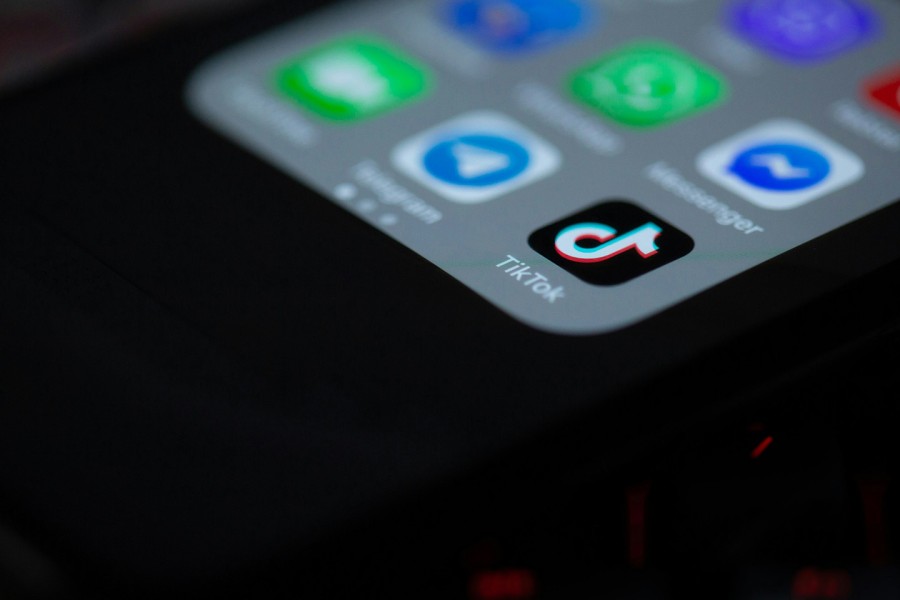 The-Importance-of-Visual-and-Verbal-Hooks-in-Social-Media-Videos